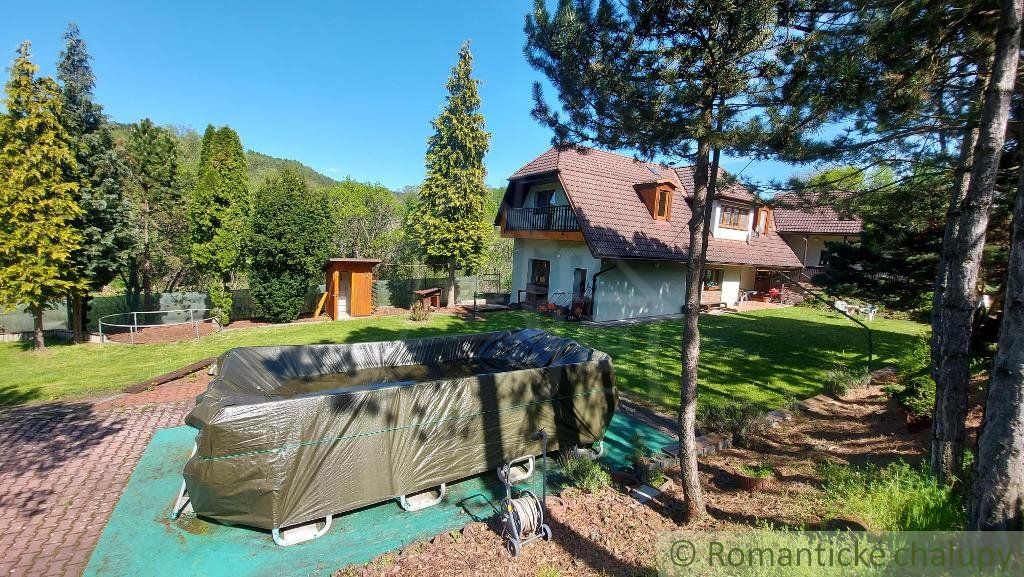 Štýlová, priestranná chalupa na 18 á udržiavanom pozemku, polosamota Myjavské kopanice na predaj