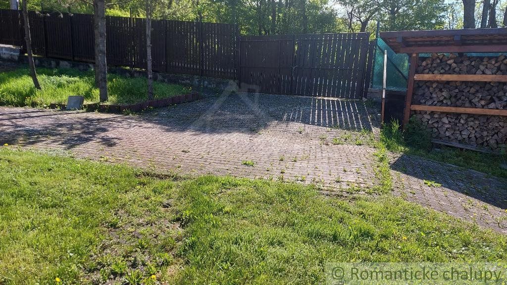 Štýlová, priestranná chalupa na 18 á udržiavanom pozemku, polosamota Myjavské kopanice na predaj