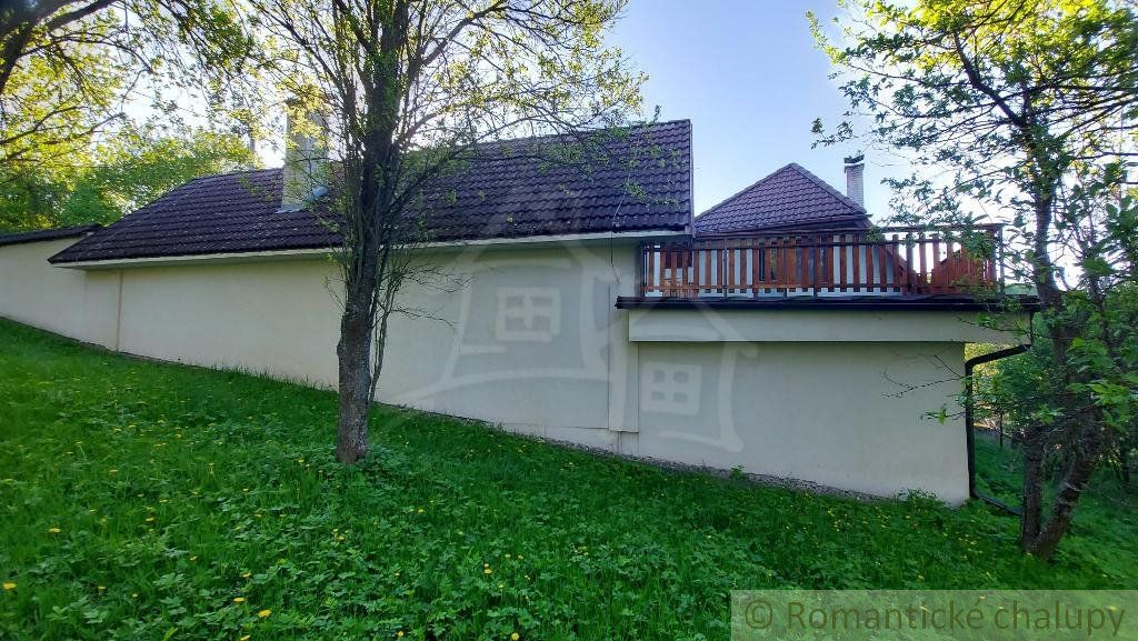 Štýlová, priestranná chalupa na 18 á udržiavanom pozemku, polosamota Myjavské kopanice na predaj