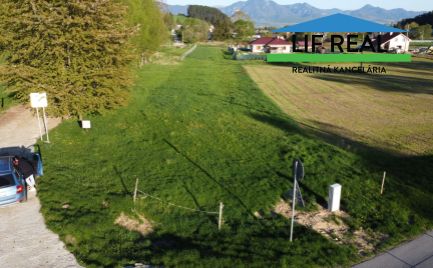 Predám 2 slnečné  pozemky za sebou vo Valči elektrina na pozemku