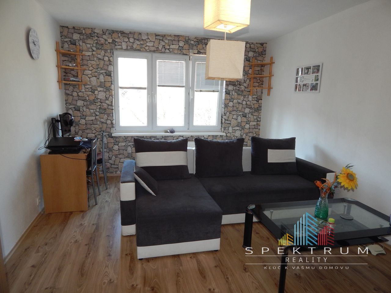 EXKLUZÍVNE-SPEKTRUM REALITY- Na Predaj 2-izbový byt, 58 m2 s balkónom, Handlová, ul. Prievidzská