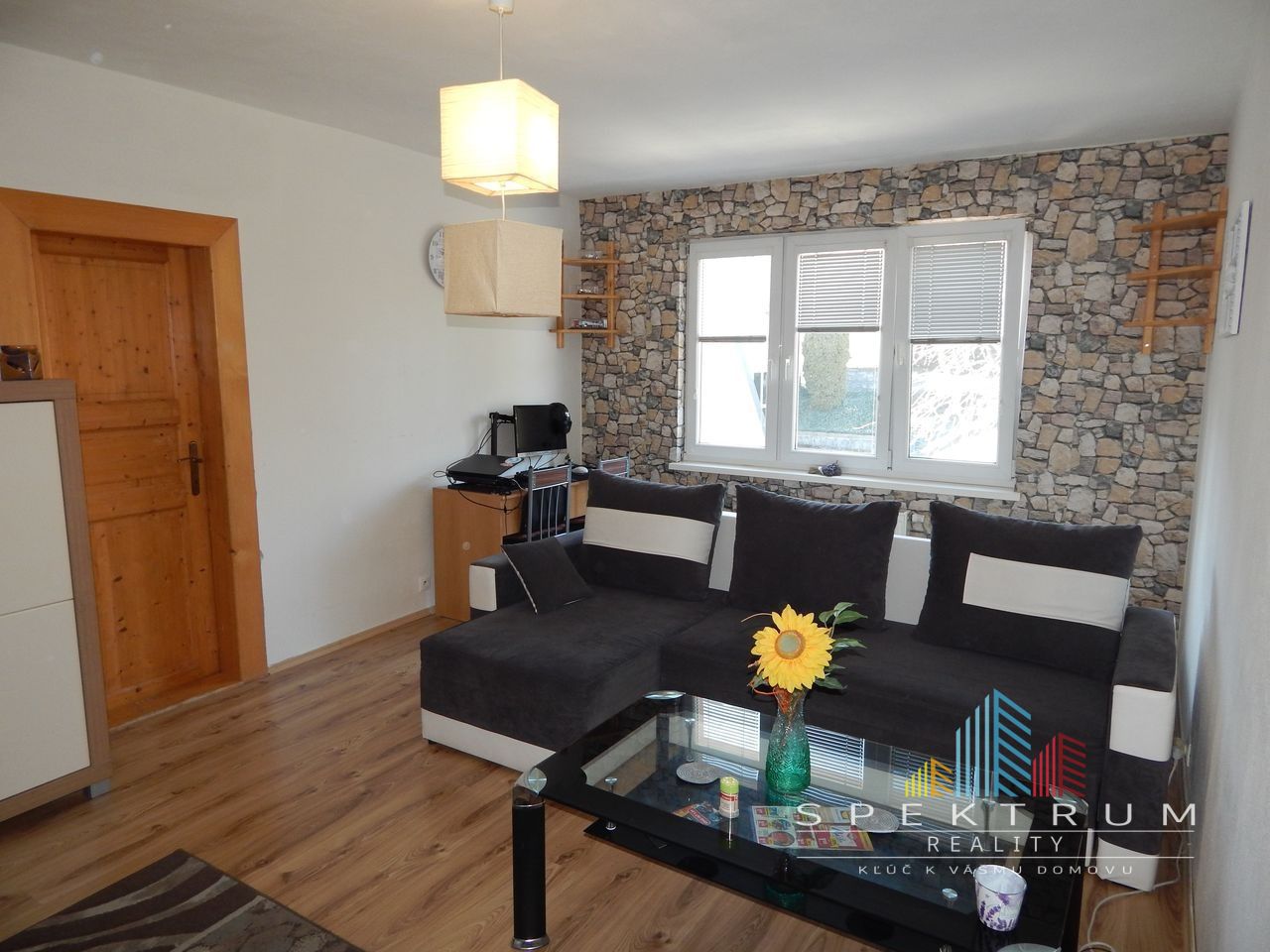 EXKLUZÍVNE-SPEKTRUM REALITY- Na Predaj 2-izbový byt, 58 m2 s balkónom, Handlová, ul. Prievidzská