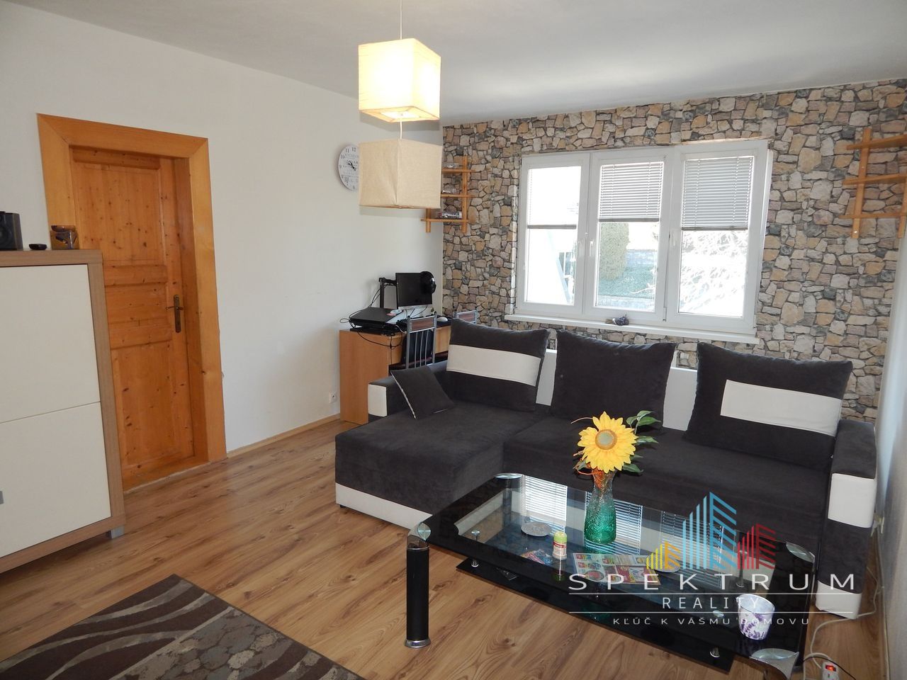 EXKLUZÍVNE-SPEKTRUM REALITY- Na Predaj 2-izbový byt, 58 m2 s balkónom, Handlová, ul. Prievidzská