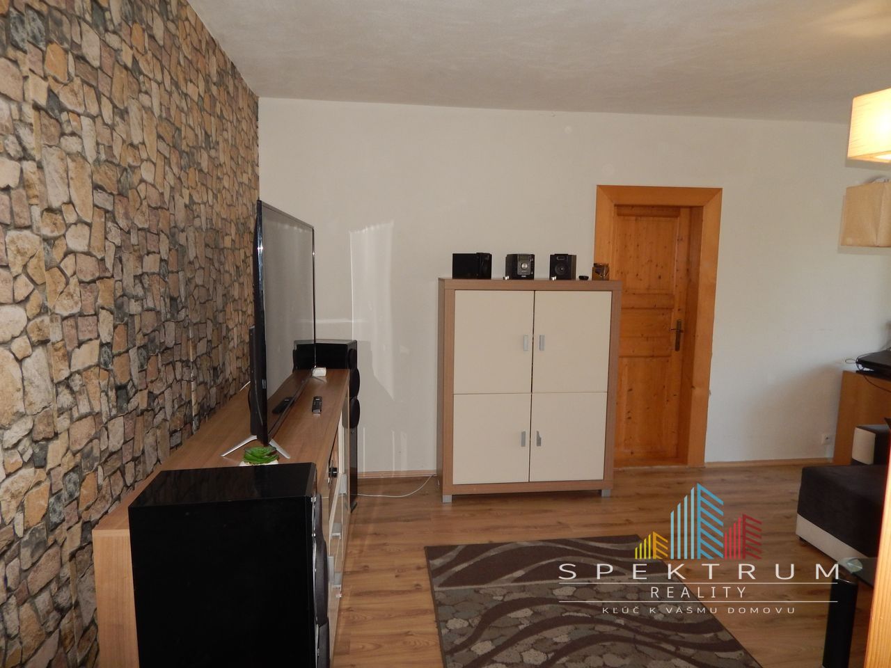 EXKLUZÍVNE-SPEKTRUM REALITY- Na Predaj 2-izbový byt, 58 m2 s balkónom, Handlová, ul. Prievidzská
