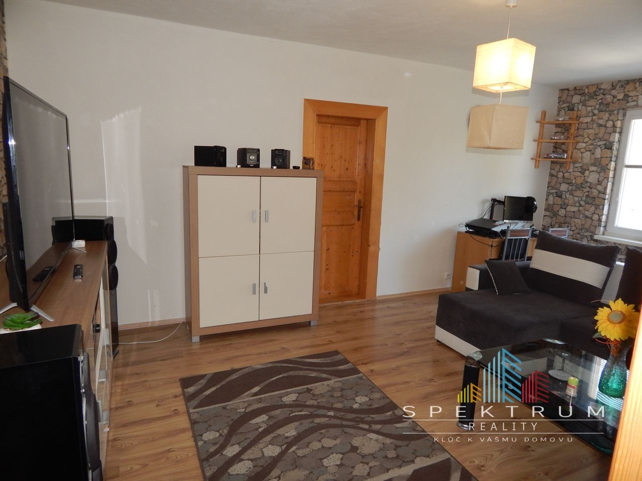 EXKLUZÍVNE-SPEKTRUM REALITY- Na Predaj 2-izbový byt, 58 m2 s balkónom, Handlová, ul. Prievidzská