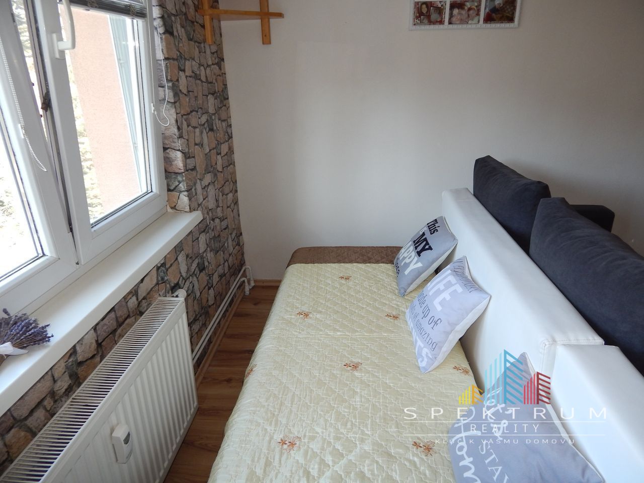 EXKLUZÍVNE-SPEKTRUM REALITY- Na Predaj 2-izbový byt, 58 m2 s balkónom, Handlová, ul. Prievidzská