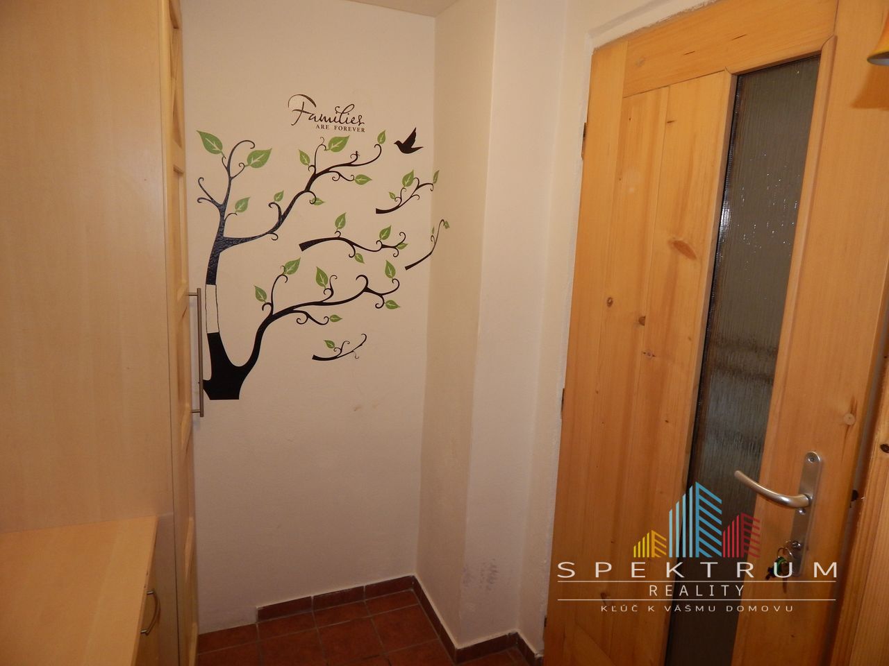EXKLUZÍVNE-SPEKTRUM REALITY- Na Predaj 2-izbový byt, 58 m2 s balkónom, Handlová, ul. Prievidzská