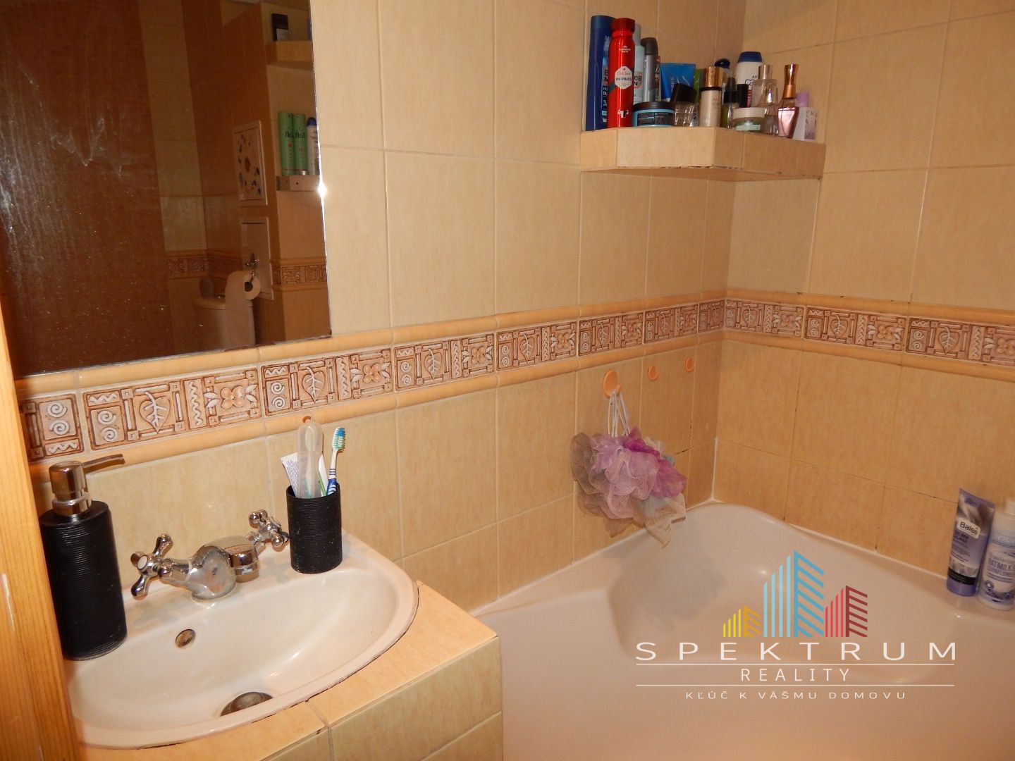EXKLUZÍVNE-SPEKTRUM REALITY- Na Predaj 2-izbový byt, 58 m2 s balkónom, Handlová, ul. Prievidzská