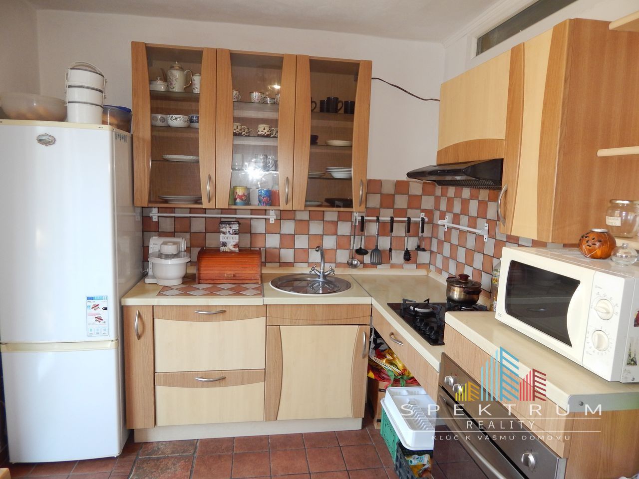 EXKLUZÍVNE-SPEKTRUM REALITY- Na Predaj 2-izbový byt, 58 m2 s balkónom, Handlová, ul. Prievidzská
