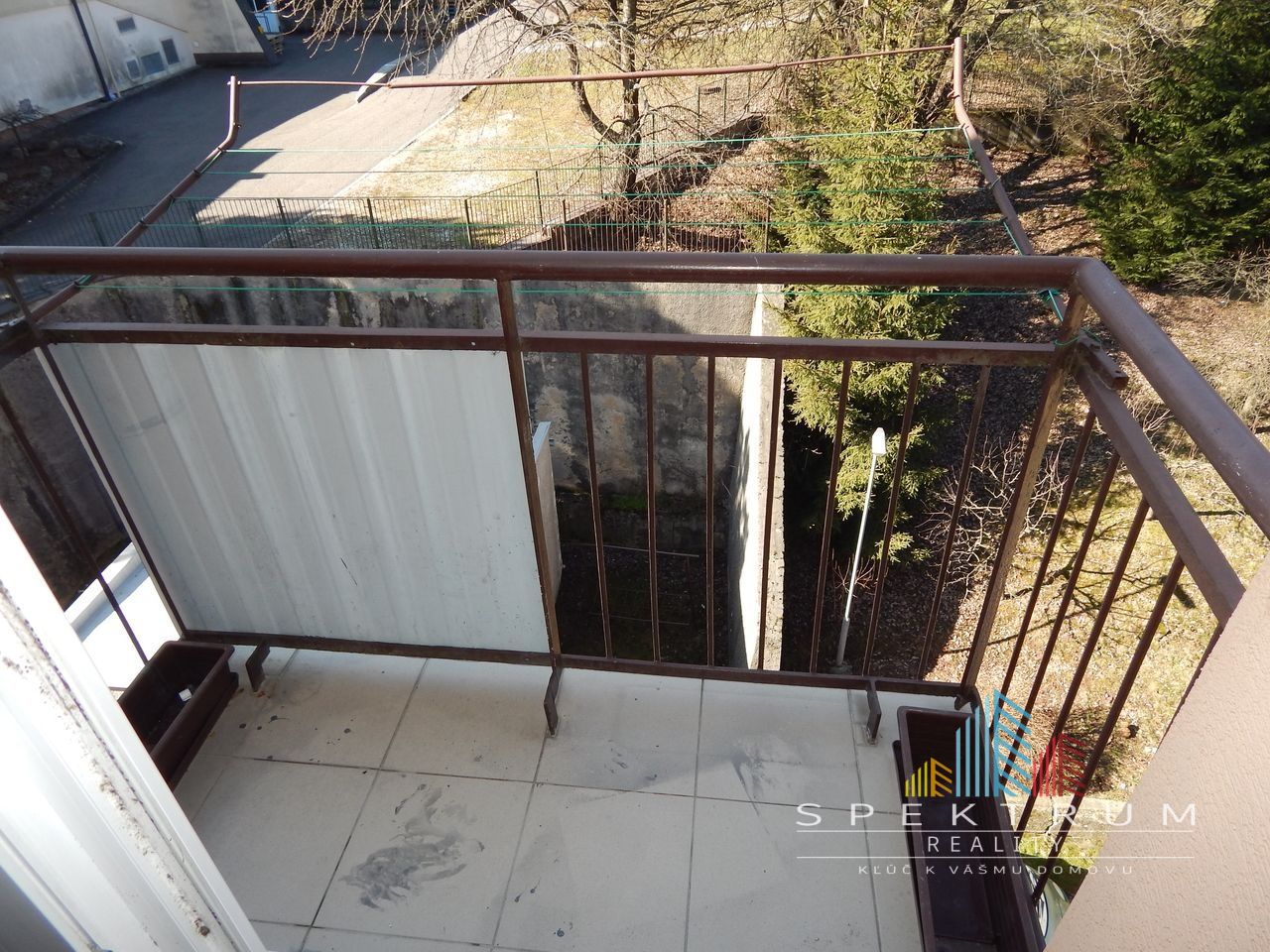 EXKLUZÍVNE-SPEKTRUM REALITY- Na Predaj 2-izbový byt, 58 m2 s balkónom, Handlová, ul. Prievidzská