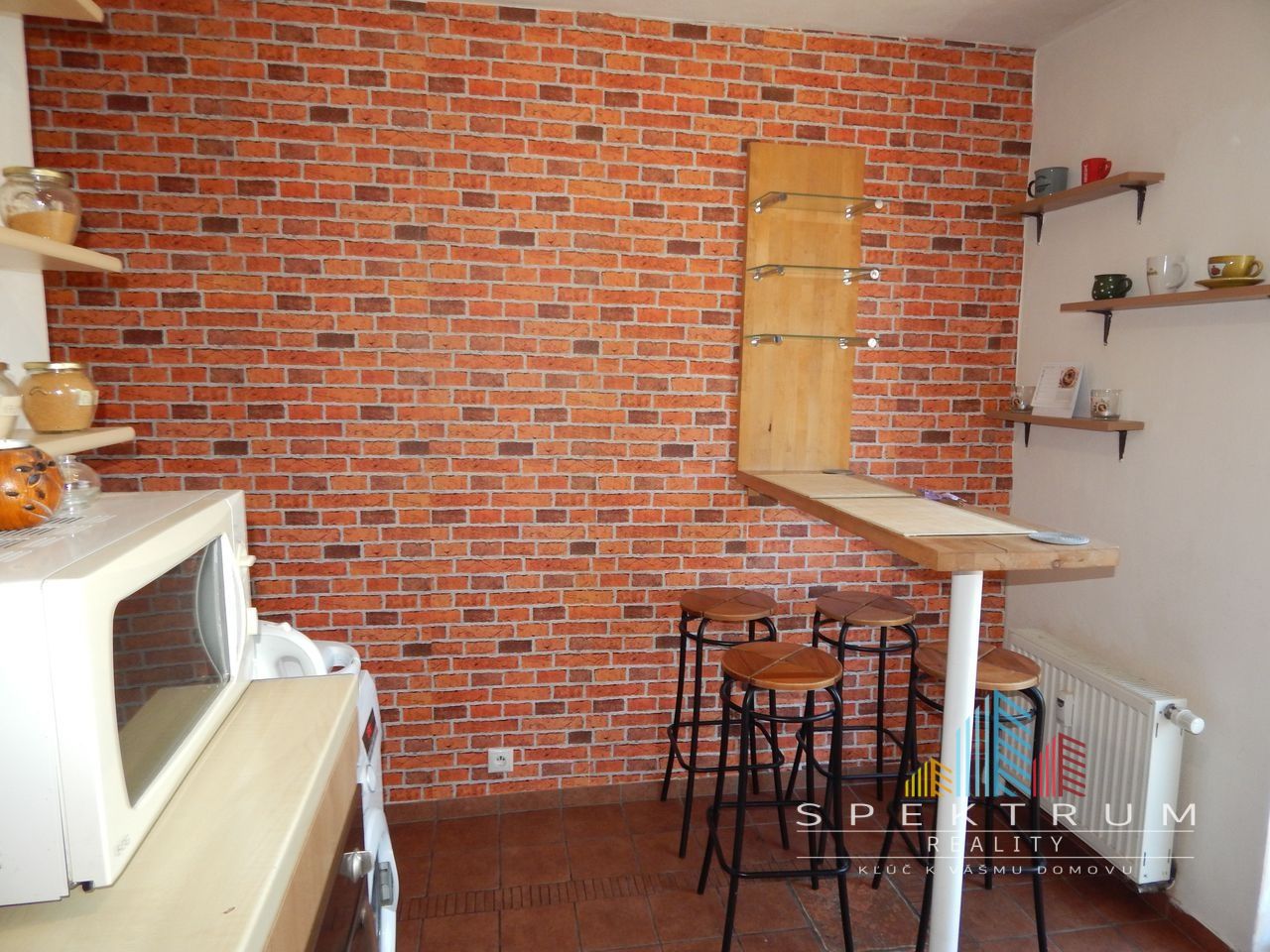EXKLUZÍVNE-SPEKTRUM REALITY- Na Predaj 2-izbový byt, 58 m2 s balkónom, Handlová, ul. Prievidzská
