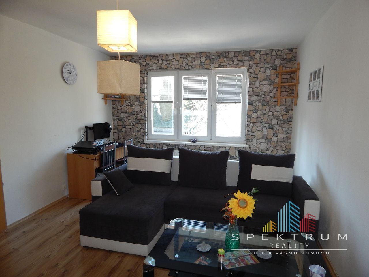EXKLUZÍVNE-SPEKTRUM REALITY- Na Predaj 2-izbový byt, 58 m2 s balkónom, Handlová, ul. Prievidzská