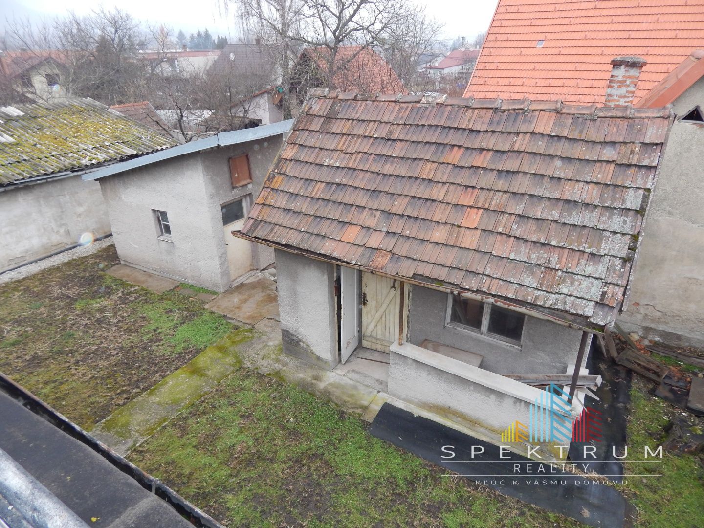 SPEKTRUM REALITY- NA PREDAJ 5-IZBOVÝ DVOJPODLAŽNÝ RODINNÝ DOM S TERASOU A GARÁŽOU, HANDLOVÁ