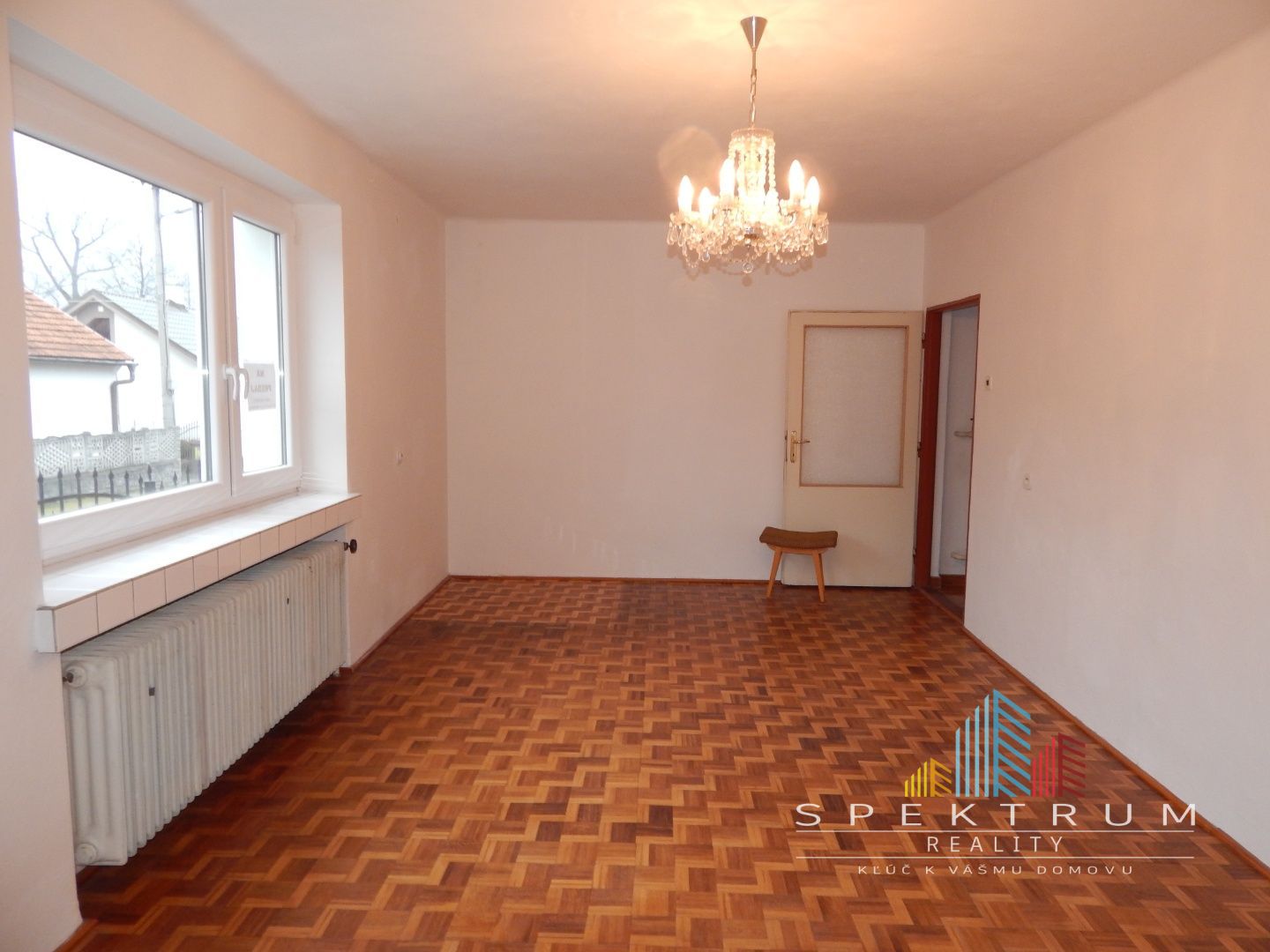 SPEKTRUM REALITY- NA PREDAJ 5-IZBOVÝ DVOJPODLAŽNÝ RODINNÝ DOM S TERASOU A GARÁŽOU, HANDLOVÁ