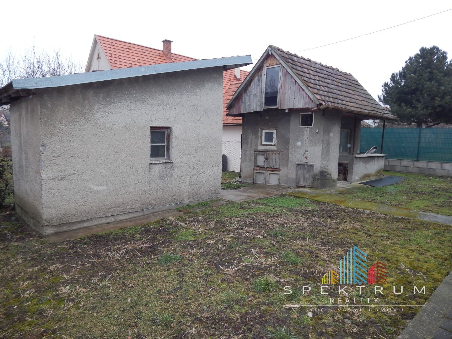 SPEKTRUM REALITY- NA PREDAJ 5-IZBOVÝ DVOJPODLAŽNÝ RODINNÝ DOM S TERASOU A GARÁŽOU, HANDLOVÁ