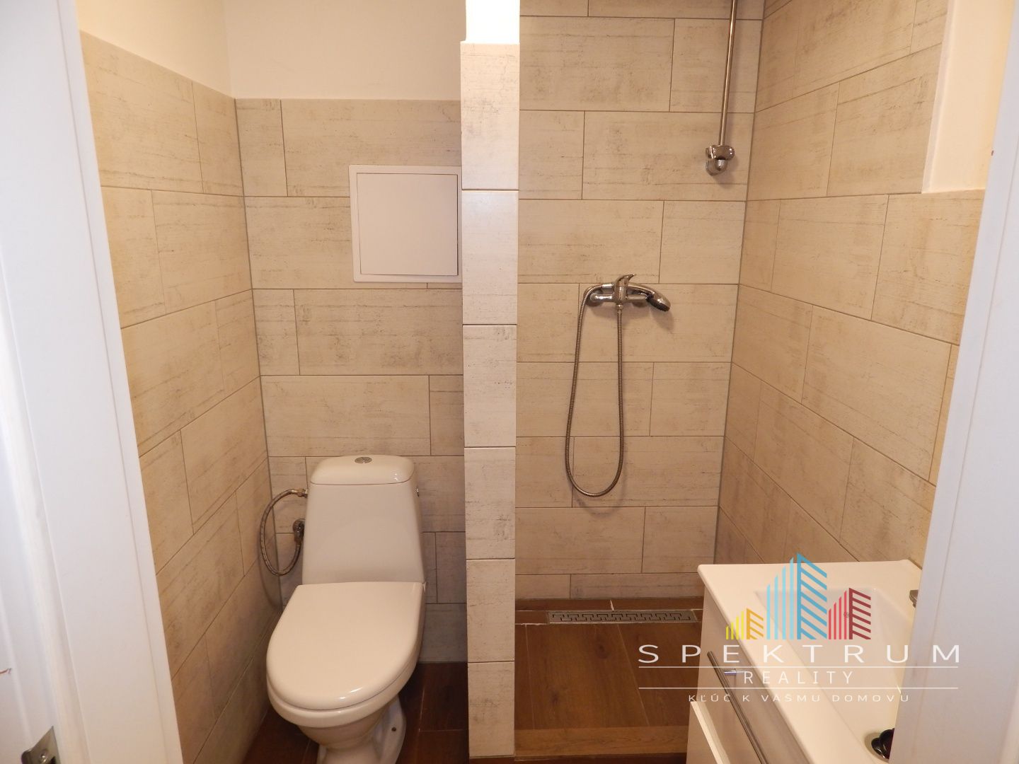 SPEKTRUM REALITY- Na PREDAJ komplet rekonštruovaný 2-izbový byt, 29 m2, Handlová, 29.Augusta