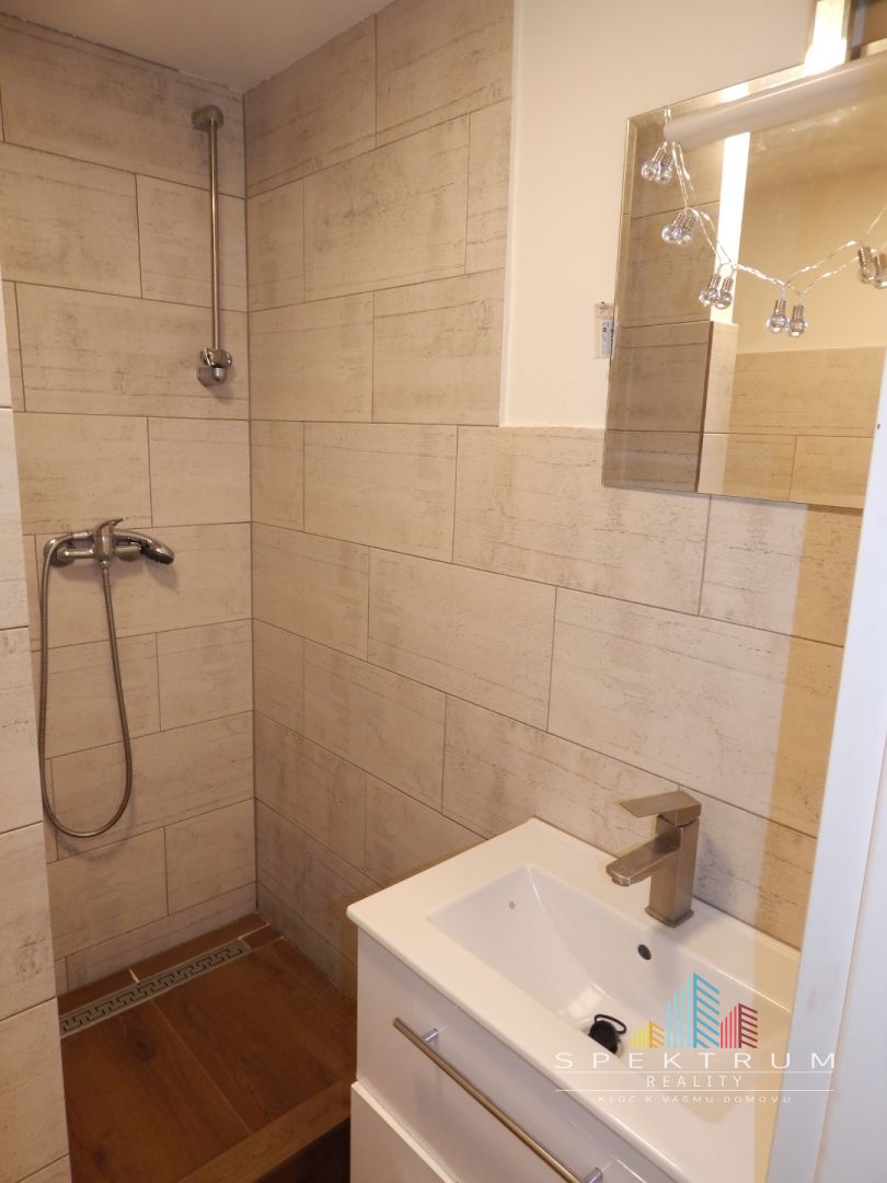 SPEKTRUM REALITY- Na PREDAJ komplet rekonštruovaný 2-izbový byt, 29 m2, Handlová, 29.Augusta