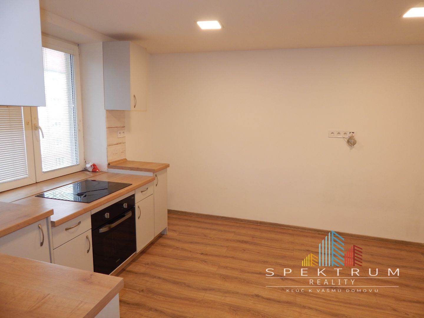 SPEKTRUM REALITY- Na PREDAJ komplet rekonštruovaný 2-izbový byt, 29 m2, Handlová, 29.Augusta