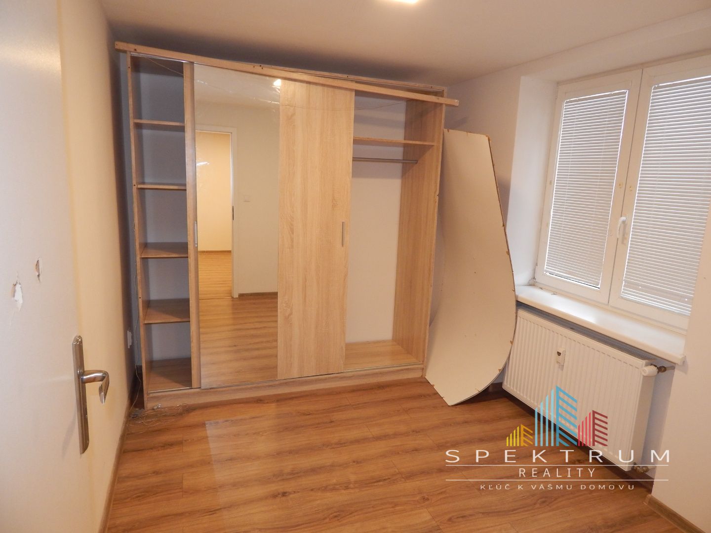 SPEKTRUM REALITY- Na PREDAJ komplet rekonštruovaný 2-izbový byt, 29 m2, Handlová, 29.Augusta
