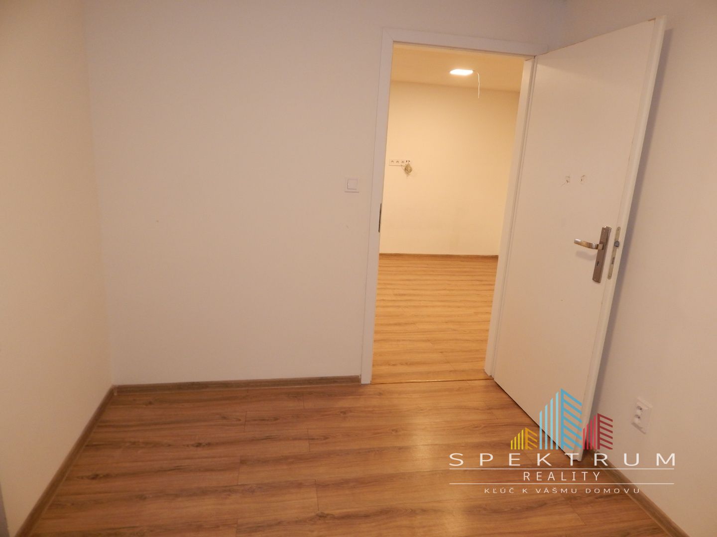 SPEKTRUM REALITY- Na PREDAJ komplet rekonštruovaný 2-izbový byt, 29 m2, Handlová, 29.Augusta