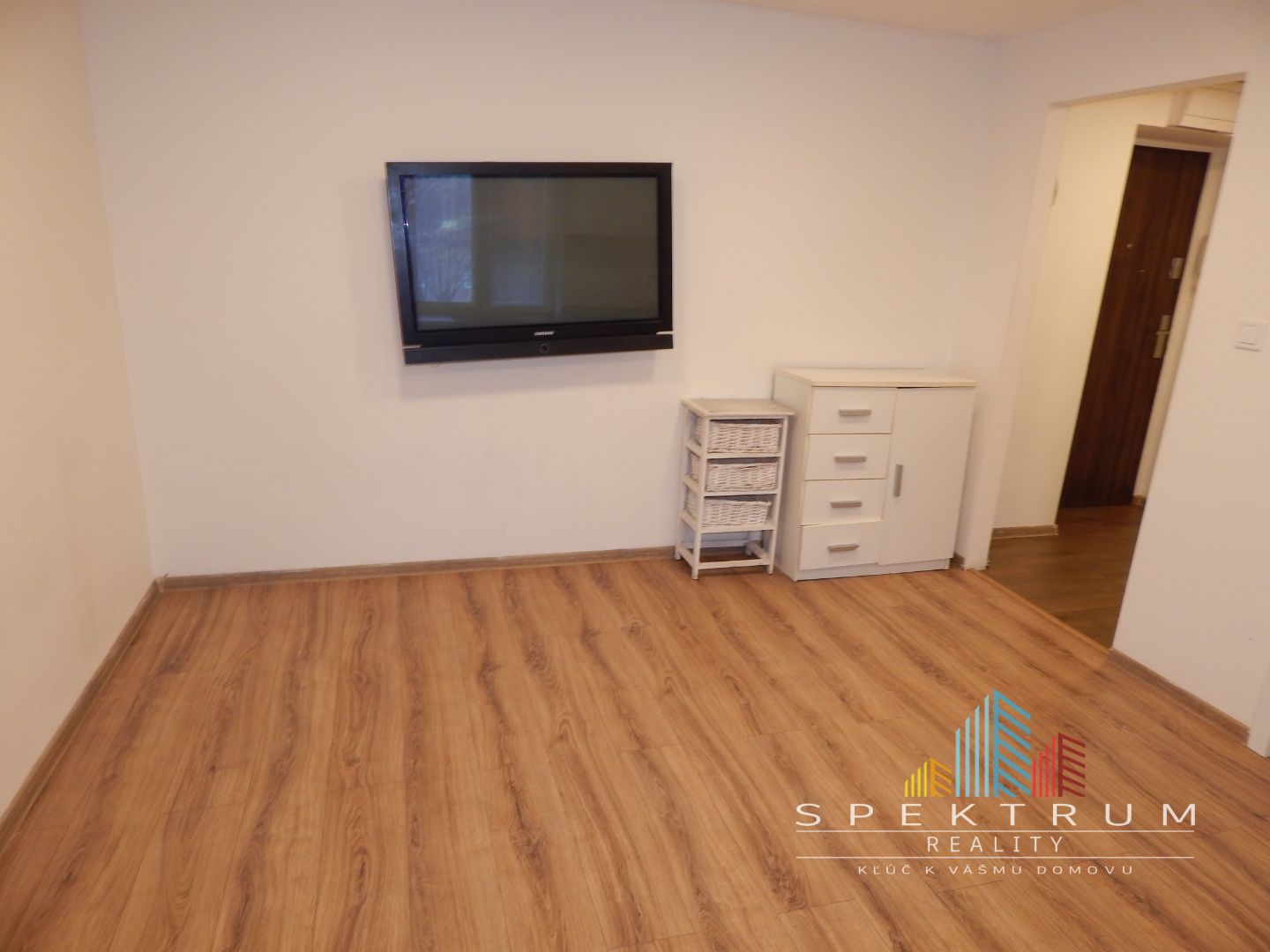 SPEKTRUM REALITY- Na PREDAJ komplet rekonštruovaný 2-izbový byt, 29 m2, Handlová, 29.Augusta