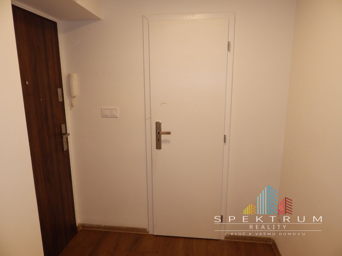 SPEKTRUM REALITY- Na PREDAJ komplet rekonštruovaný 2-izbový byt, 29 m2, Handlová, 29.Augusta