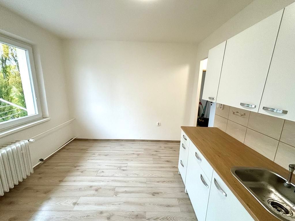 Prenájom Iný Iný-Prenájom-Bánovce nad Bebravou-390.00 €