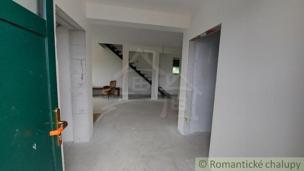 Novostavba 4-izbový dom v lone prírody, na okraji rekreačnej oblasti Skalica - Zlatnícka dolina, na predaj