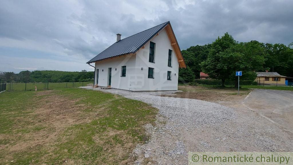 Novostavba 4-izbový dom v lone prírody, na okraji rekreačnej oblasti Skalica - Zlatnícka dolina, na predaj