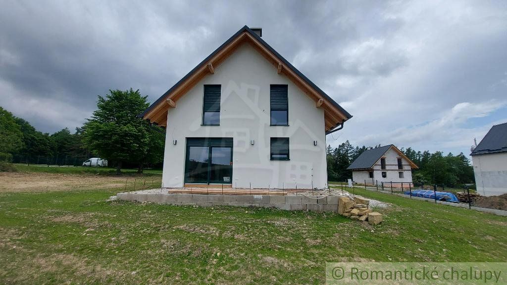 Novostavba 4-izbový dom v lone prírody, na okraji rekreačnej oblasti Skalica - Zlatnícka dolina, na predaj