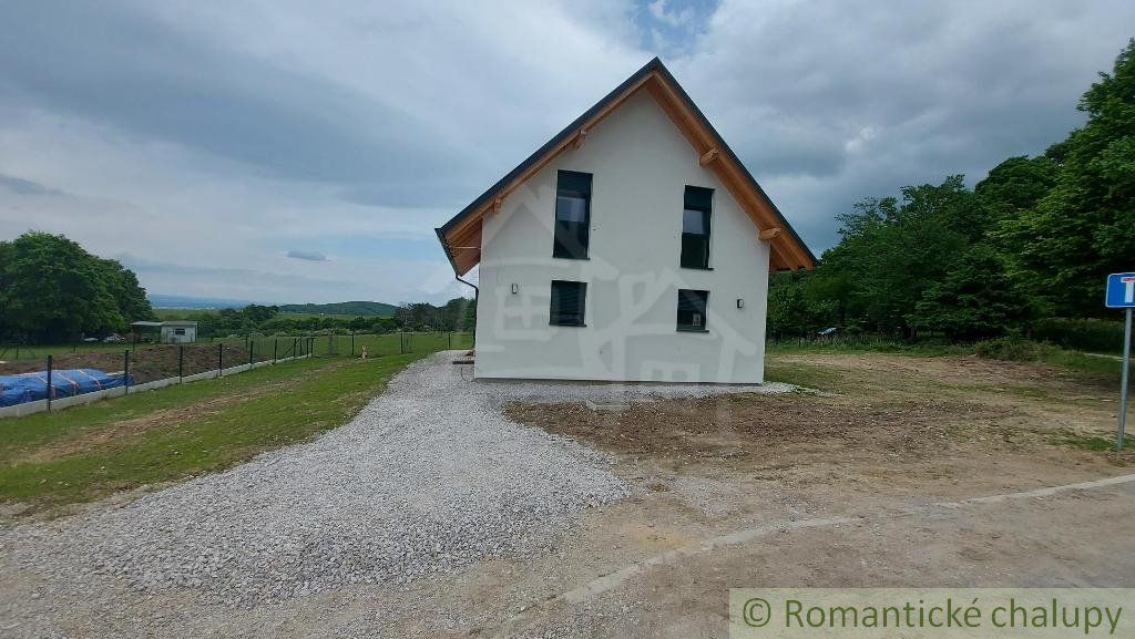 Novostavba 4-izbový dom v lone prírody, na okraji rekreačnej oblasti Skalica - Zlatnícka dolina, na predaj