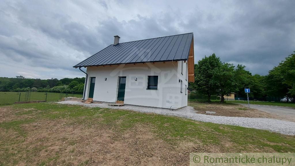 Novostavba 4-izbový dom v lone prírody, na okraji rekreačnej oblasti Skalica - Zlatnícka dolina, na predaj