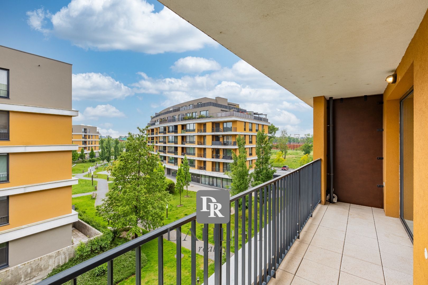 DAHLEH-Na predaj zariadený, príjemný 2 izbový apartmán s lodžiou v novostavbe