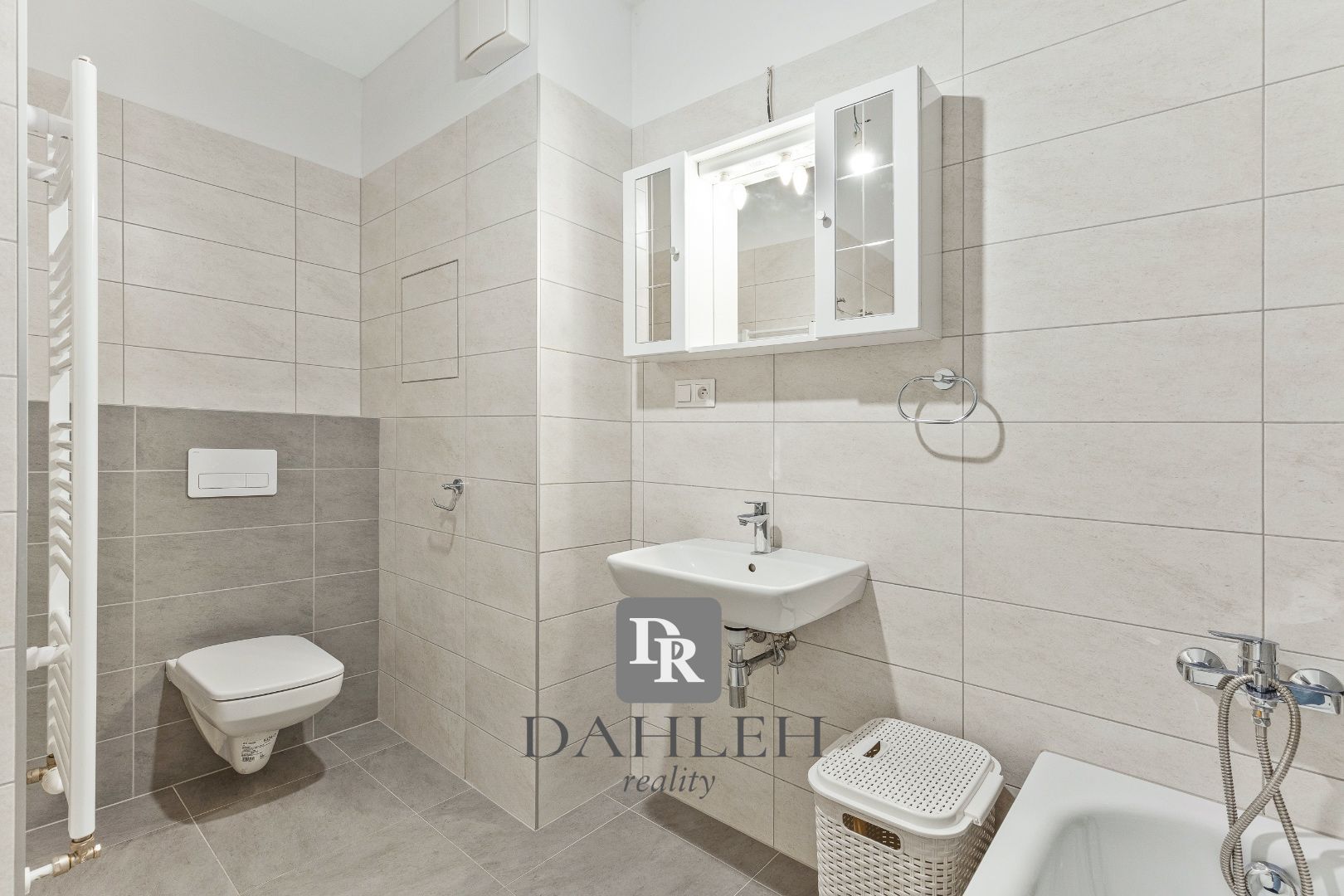 DAHLEH-Na predaj zariadený, príjemný 2 izbový apartmán s lodžiou v novostavbe