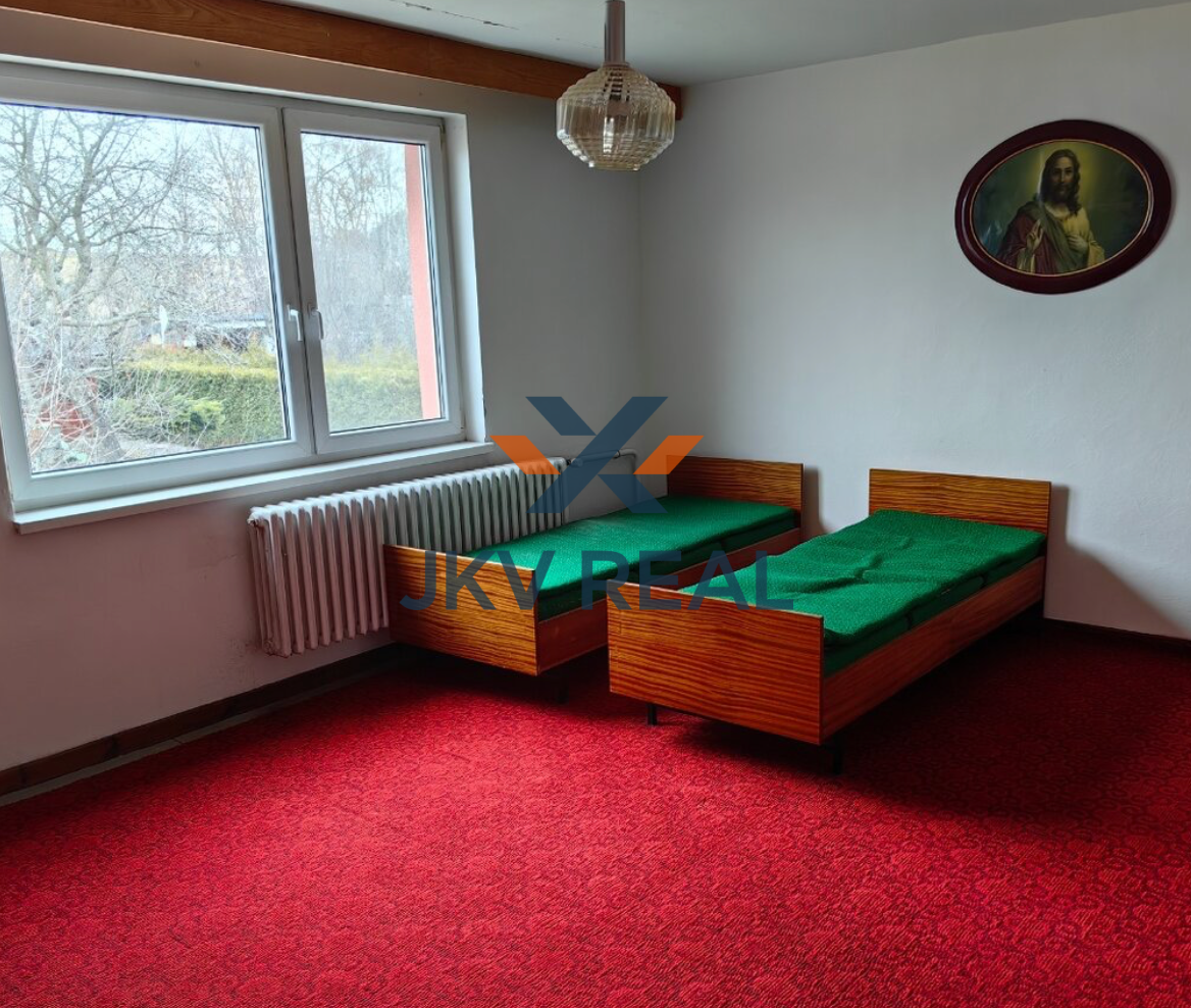 Na predaj: priestranný 3-podlažný rodinný dom s garážou a záhradou, Poprad – Veľká, Nešporova ulica