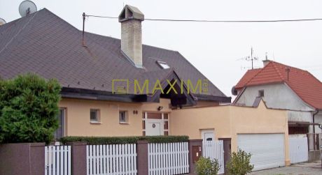 Rodinný dom  v uličnej zástavbe rodinných domov v Bratislave – Podunajské Biskupice