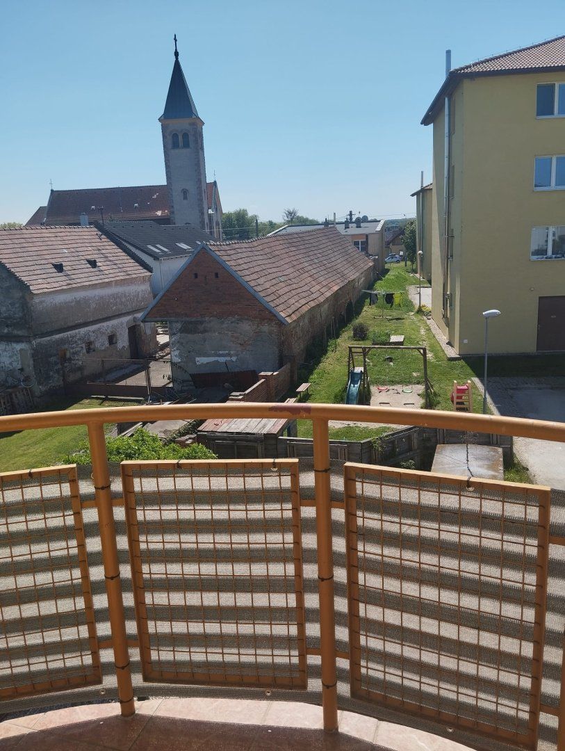 Na predaj 1 izbový byt s balkónom, obec Vlčkovce.