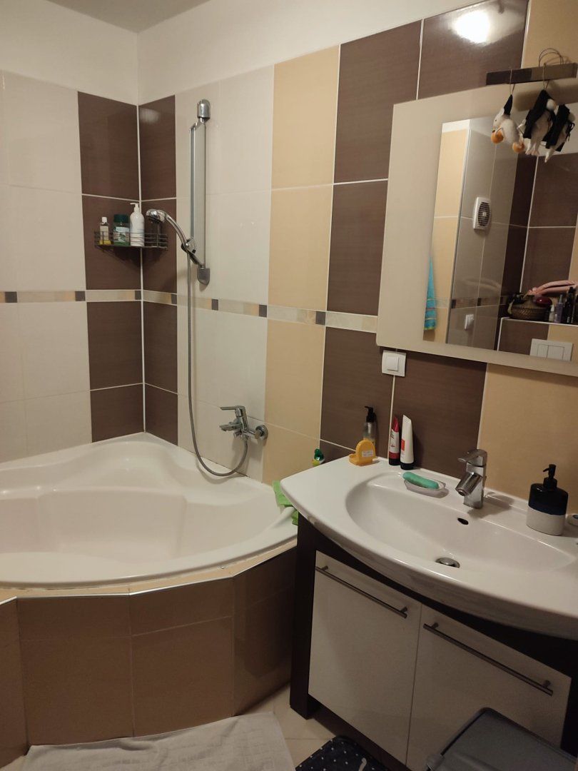 Prenájom Iný Iný-Prenájom-Bratislava - mestská časť Petržalka-700.00 €