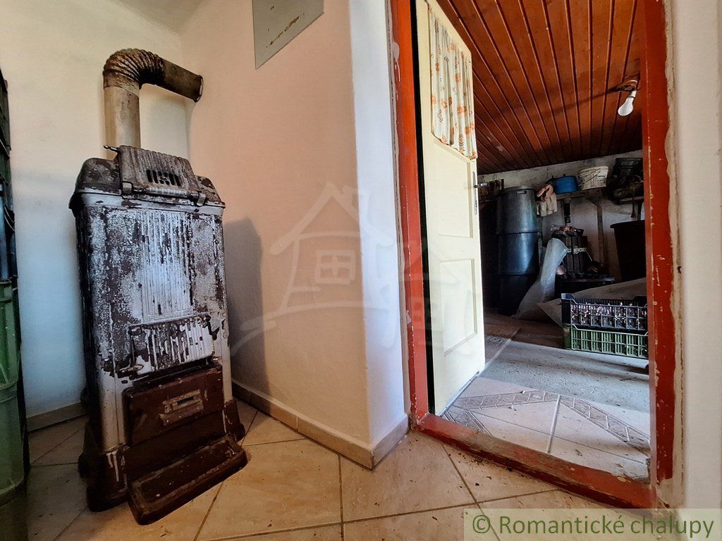 Rozľahlý 4500 m2 pozemok na hospodárenie s vínnym domom v obci Nána blízko Štúrova