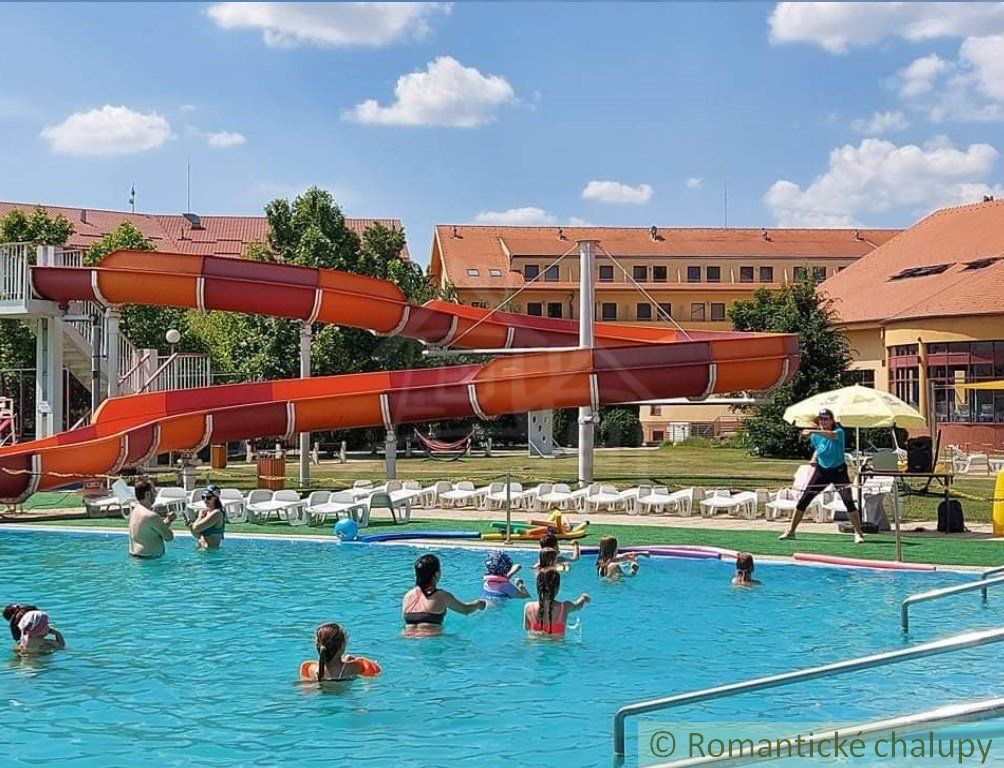 Rozľahlý 4500 m2 pozemok na hospodárenie s vínnym domom v obci Nána blízko Štúrova