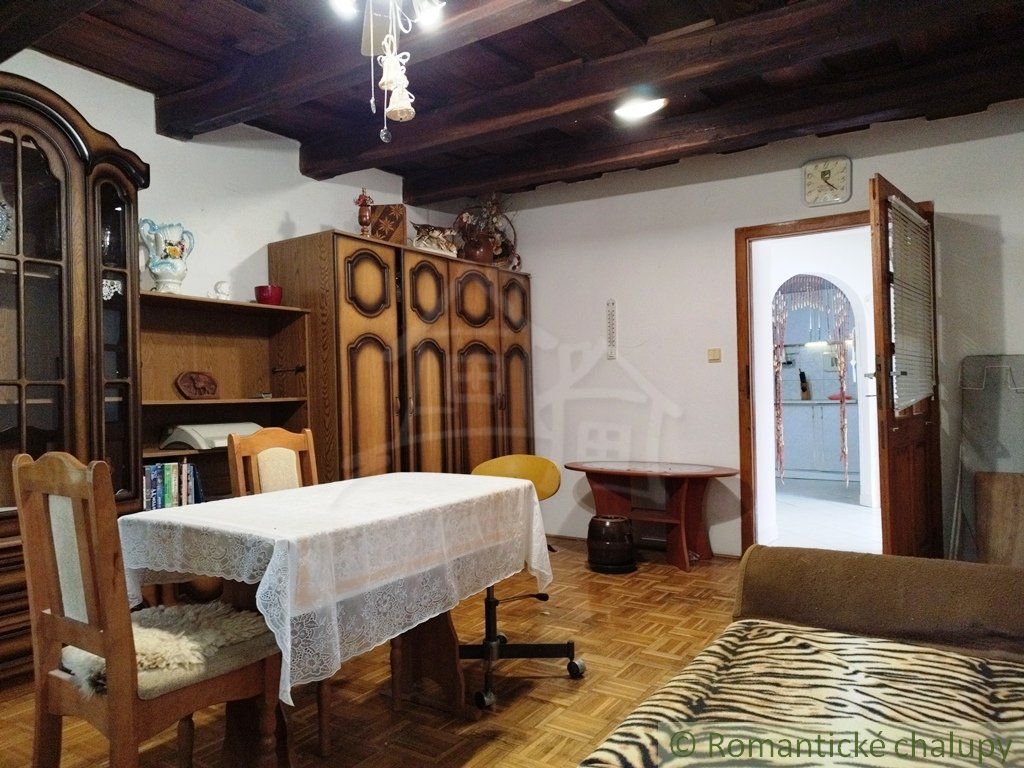 Únik do oázy pokoja v srdci Novohradu! Chalupa s dušou a neobmedzenými možnosťami v Čelovciach čaká na vás!