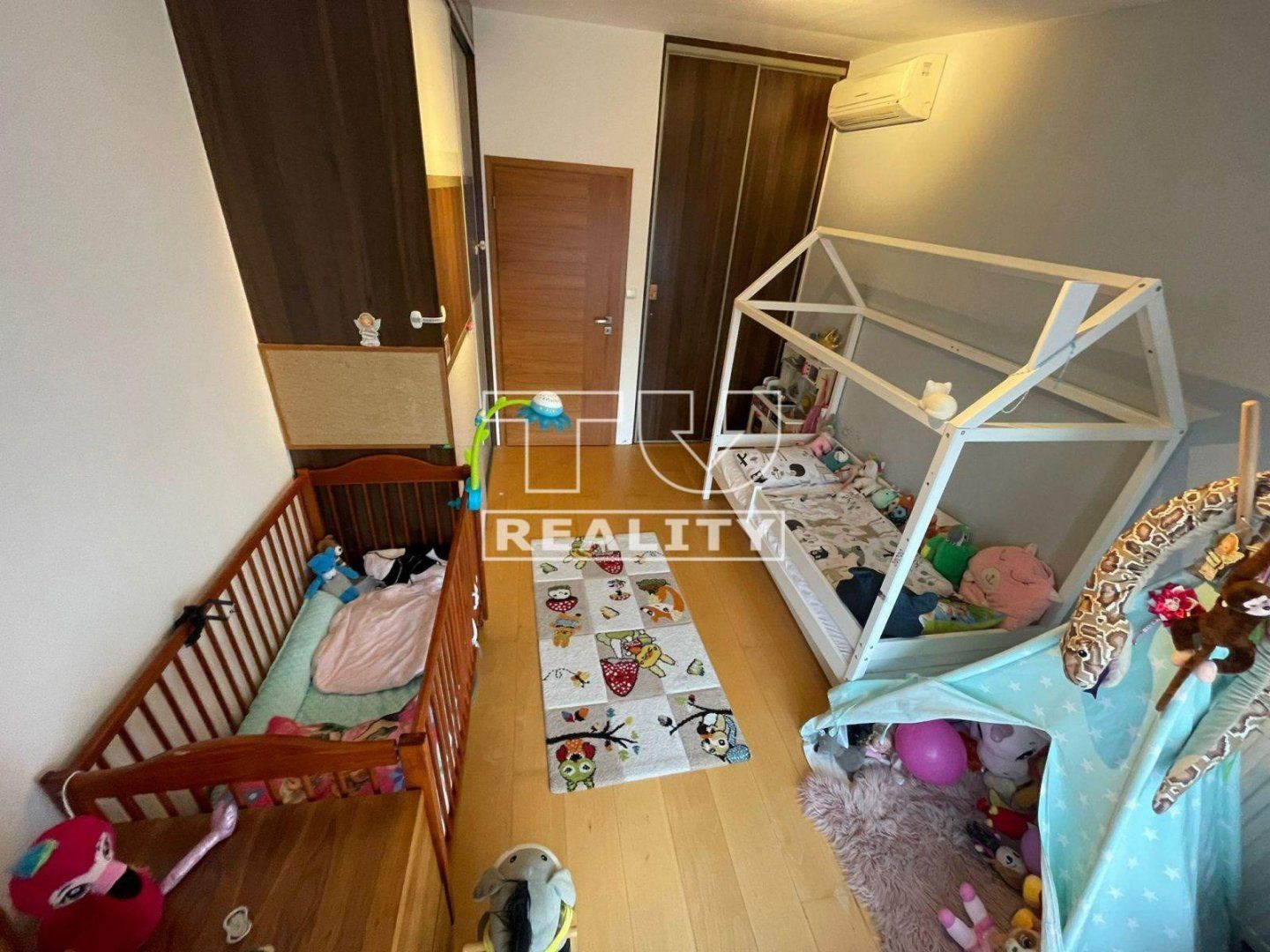 Moderný 3-izbový byt s loggiou, parkovaním a zariadením v novostavbe – 71,43 m²