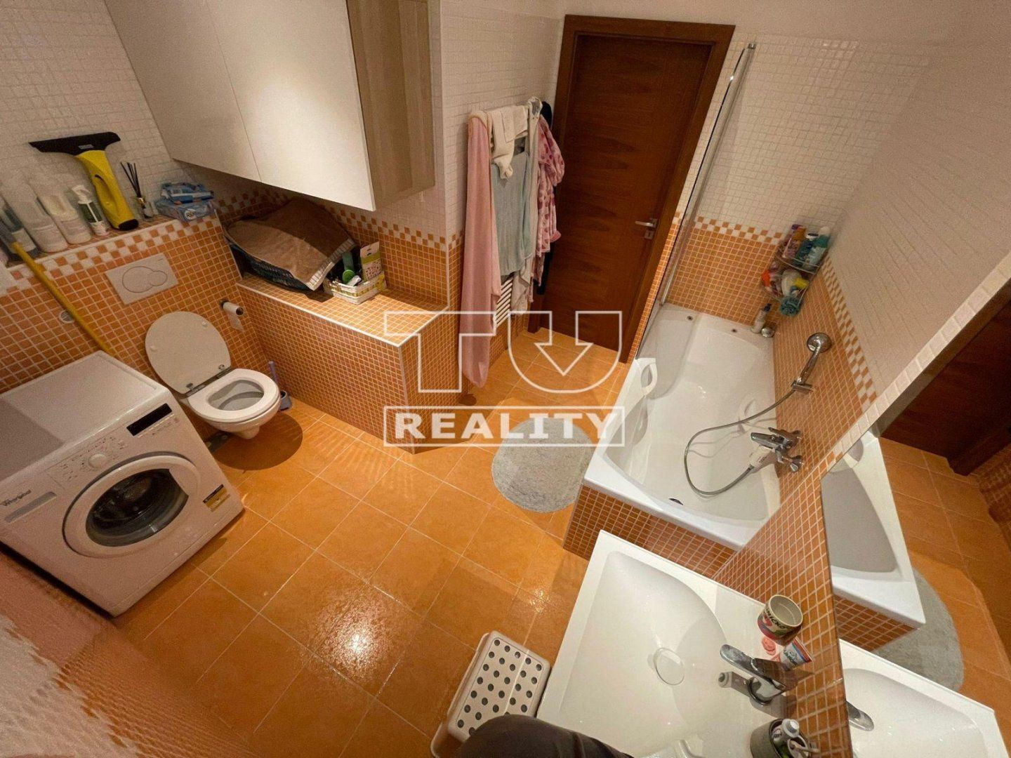 Moderný 3-izbový byt s loggiou, parkovaním a zariadením v novostavbe – 71,43 m²