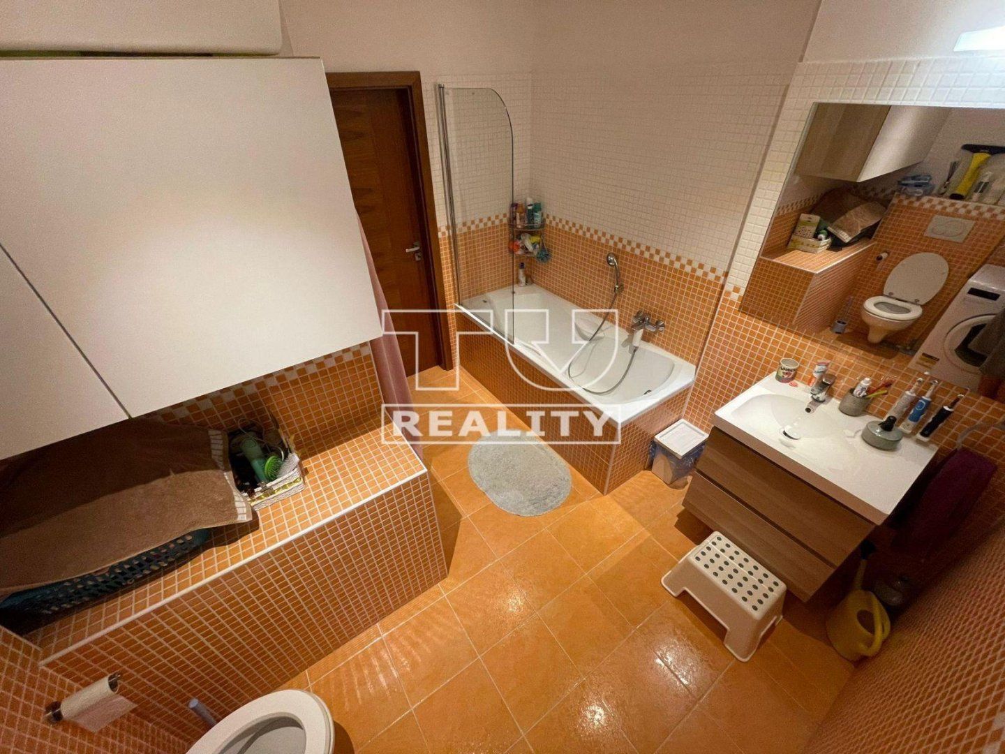 Moderný 3-izbový byt s loggiou, parkovaním a zariadením v novostavbe – 71,43 m²