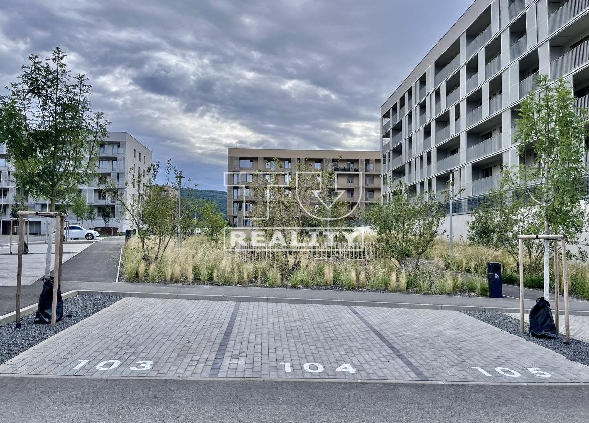 Moderný 3-izbový byt s loggiou, parkovaním a zariadením v novostavbe – 71,43 m²