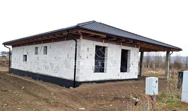 EXKLUZÍVNE - Rozostavaný rodinný dom - IBV Jazerné pole - Skalica - 641 m2