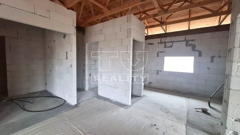 EXKLUZÍVNE - Rozostavaný rodinný dom - IBV Jazerné pole - Skalica - 641 m2