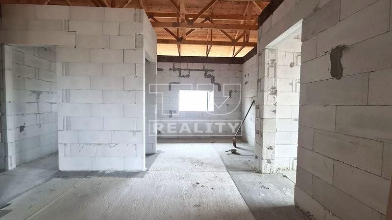 EXKLUZÍVNE - Rozostavaný rodinný dom - IBV Jazerné pole - Skalica - 641 m2