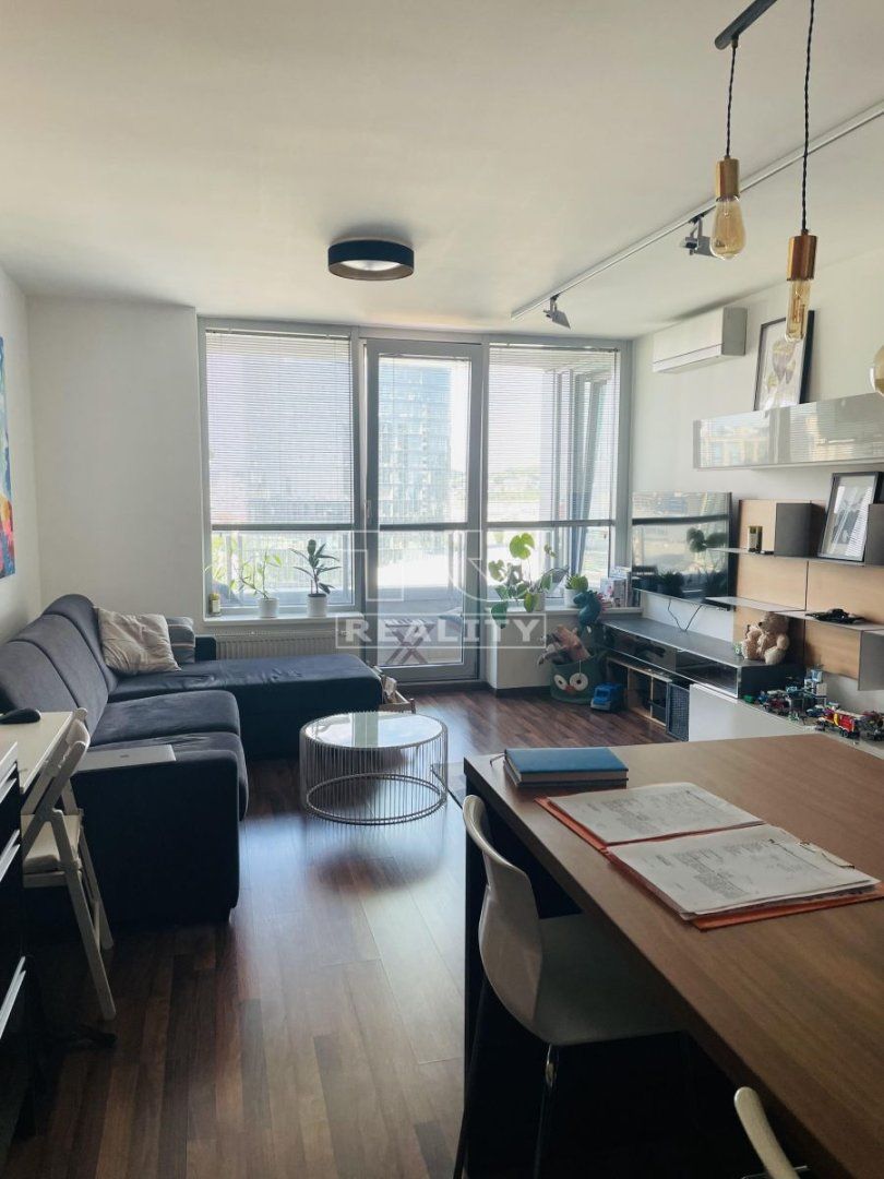 Iný-Predaj-Bratislava - mestská časť Nové Mesto-305000.00 €