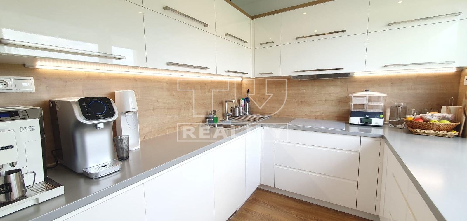 Iný-Predaj-Banská Bystrica-260000.00 €